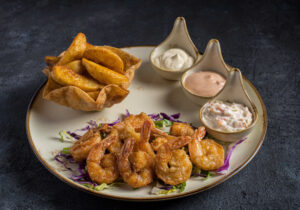 جمبري مقلي | Fried Shrimp يقدم مع بطاطا ويدجز | Served with potato wedges
