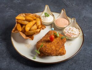 سكالوب دجاج بالجبن | Chicken Escalope شريحة من الدجاج المتبل مغطاة بالبقسماط مع قطعة من جبنة الموزريلا المقرمشة | Fried chicken slices spiced and covered with breadcrumbs W/ Crispy Mozerilla cheese