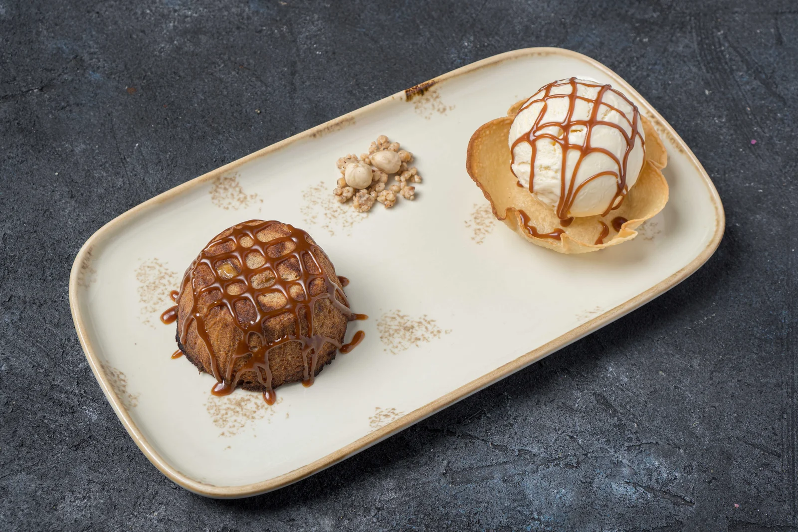 سوفليه التمر | Dates Souffle طبق التمر باسلوب عصري مع صلصة الكريم كراميل اللذيذة | Modern style dates dish with tasty cream carmel sauce
