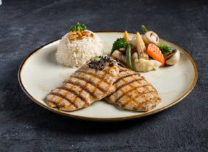 صدور الدجاج المشوية مع صلصة الفطر | Chicken Breast W/ Mushroom Sauce شرائح دجاج مع صلصة الكريمه والفطر وجبنة البارميزان والاوريغانو | Chicken slices with cream sauce, mushrooms, parmesan cheese and oregano